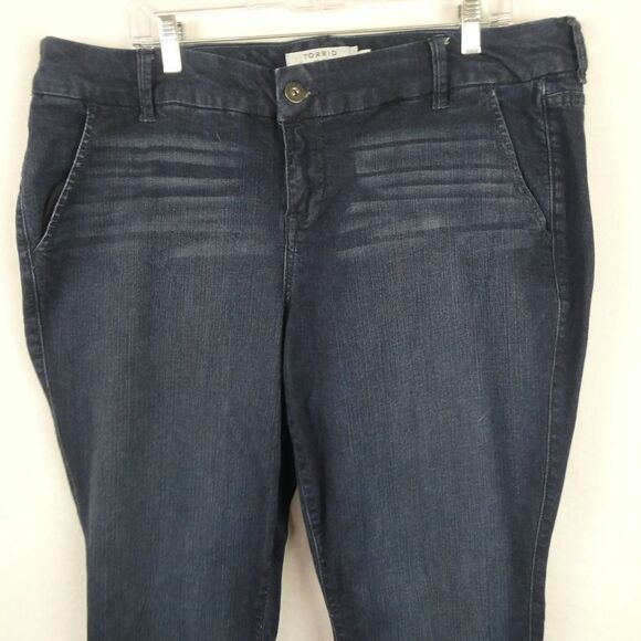 Torrid Plus Size Medium Wash Boyfriend Straight Leg Denim Blue Jeans SIze 18T - Picture 2 of 10